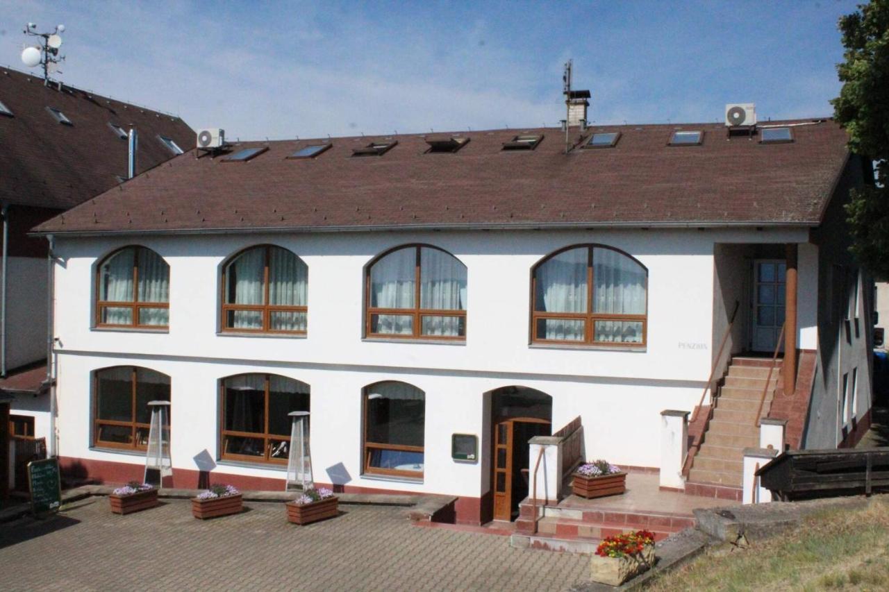 Restaurace A Penzion U Svate Barbory Ústí nad Labem Exterior foto