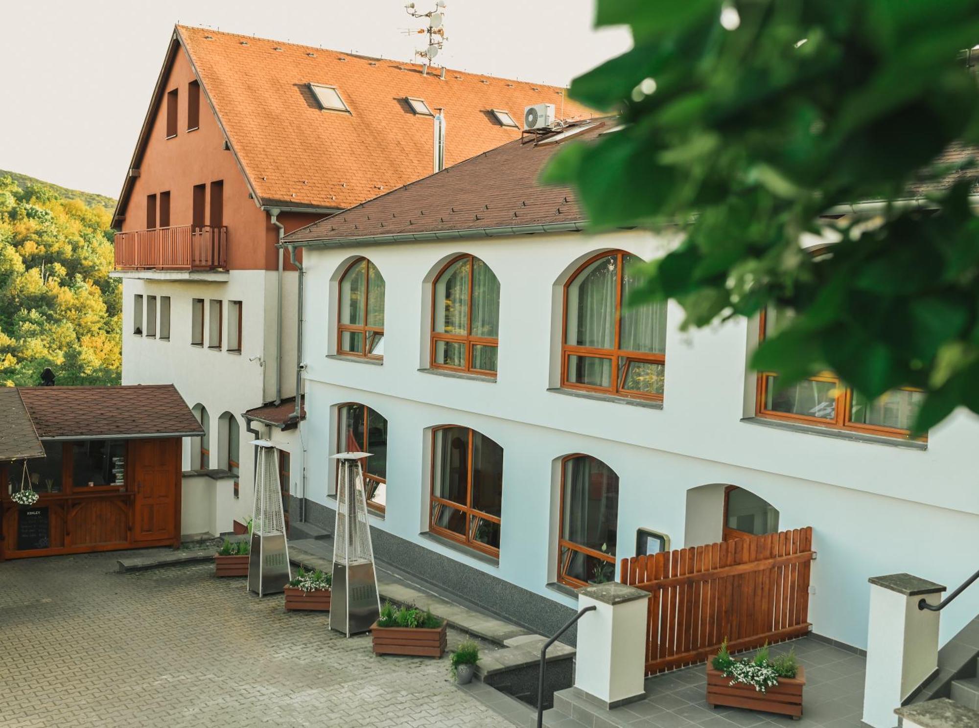 Restaurace A Penzion U Svate Barbory Ústí nad Labem Exterior foto